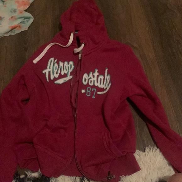 Maroon jacket for 10$ barely worn good condition - Picture 1 of 2